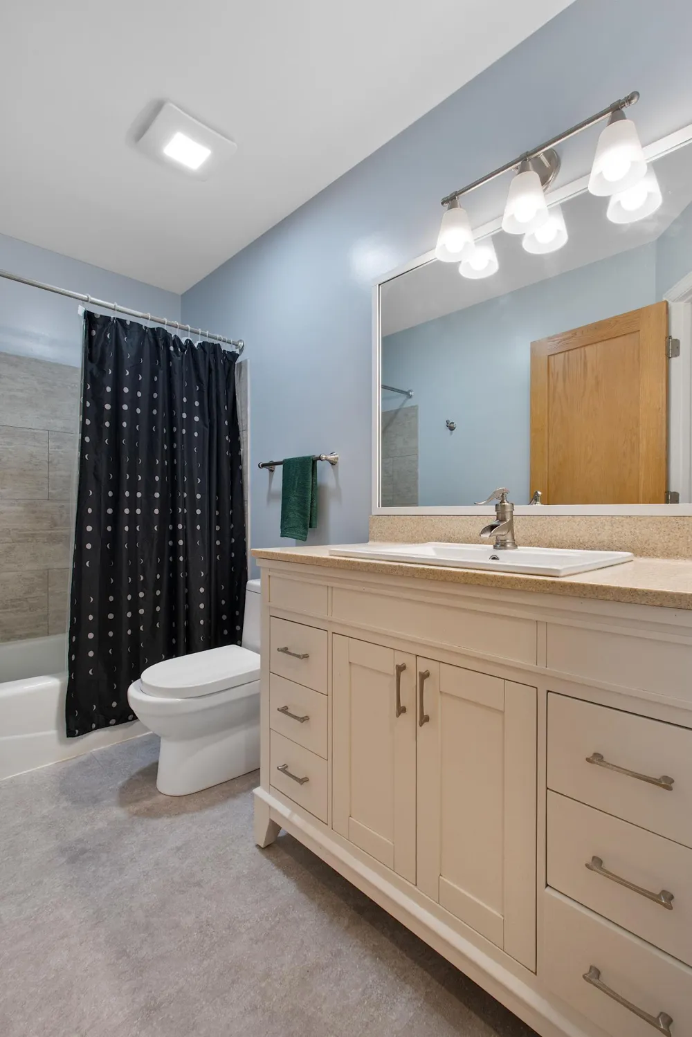 6317 Alderwood Bay #A Woodbury, MN 55125