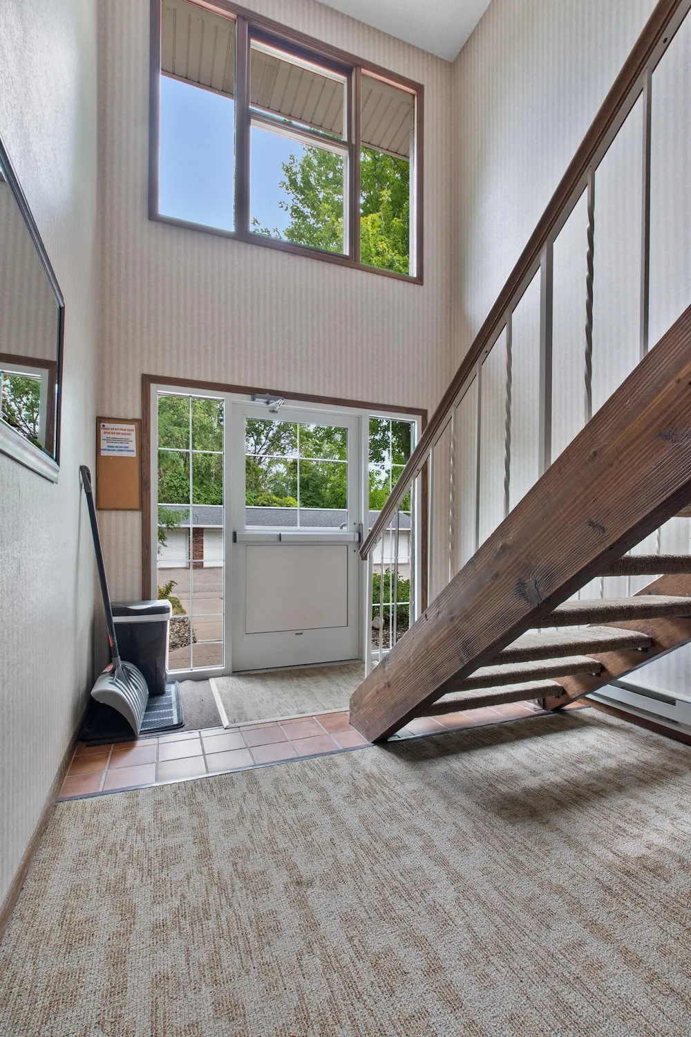 6317 Alderwood Bay #A Woodbury, MN 55125