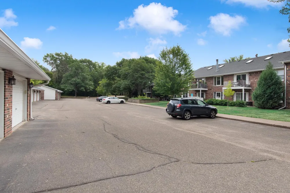 6317 Alderwood Bay #A Woodbury, MN 55125