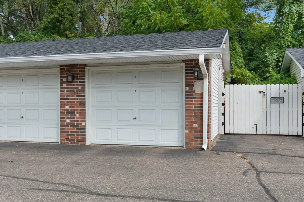 6317 Alderwood Bay #A Woodbury, MN 55125