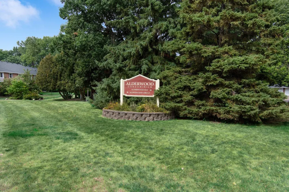 6317 Alderwood Bay #A Woodbury, MN 55125