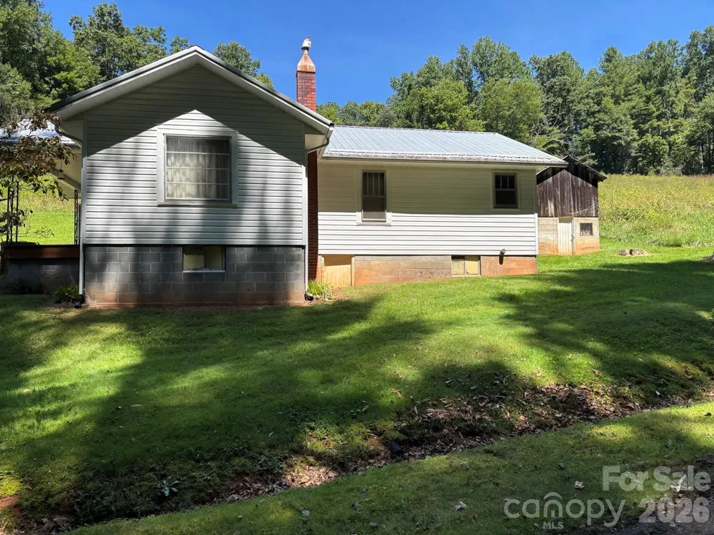 377 Sam Gouge Road Bakersville, NC 28705