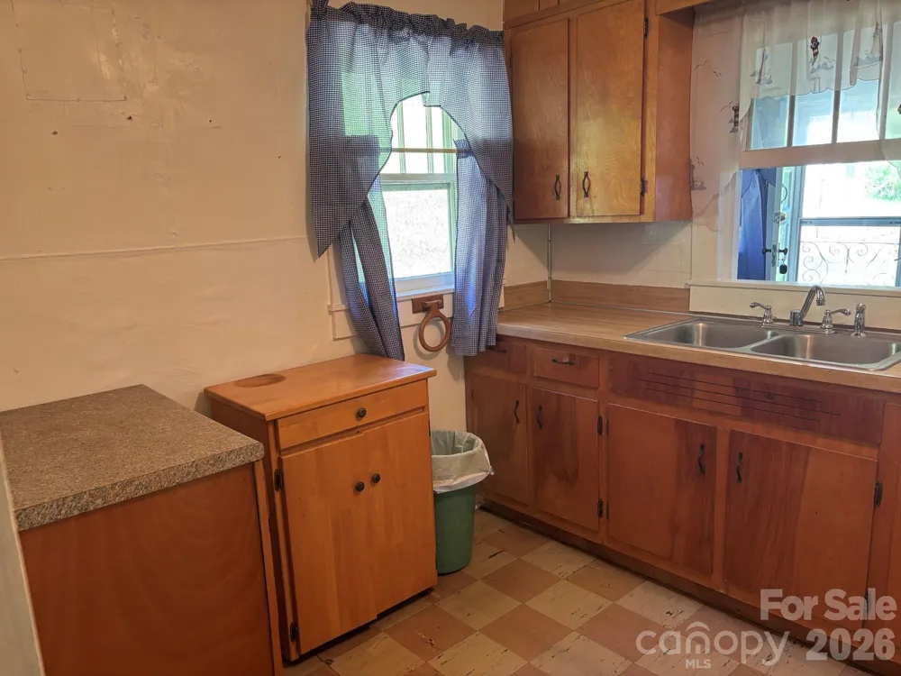 377 Sam Gouge Road Bakersville, NC 28705