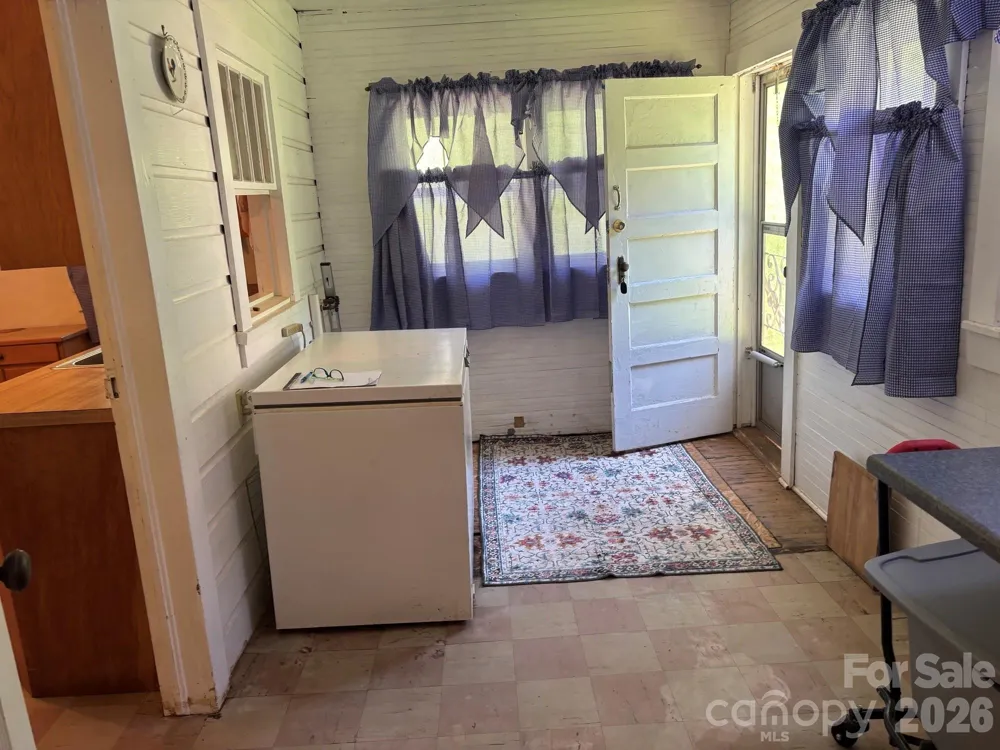 377 Sam Gouge Road Bakersville, NC 28705