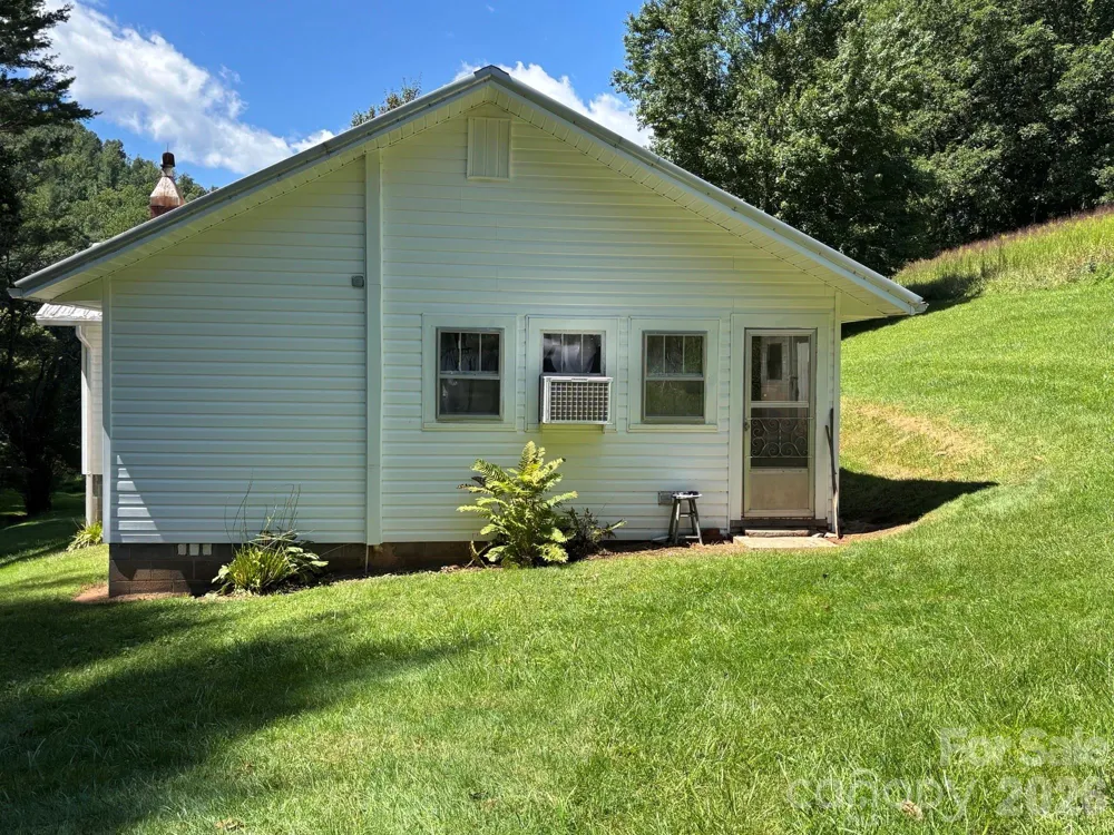 377 Sam Gouge Road Bakersville, NC 28705