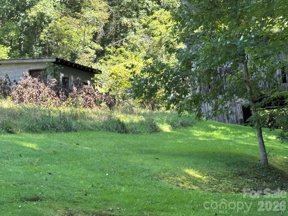377 Sam Gouge Road Bakersville, NC 28705