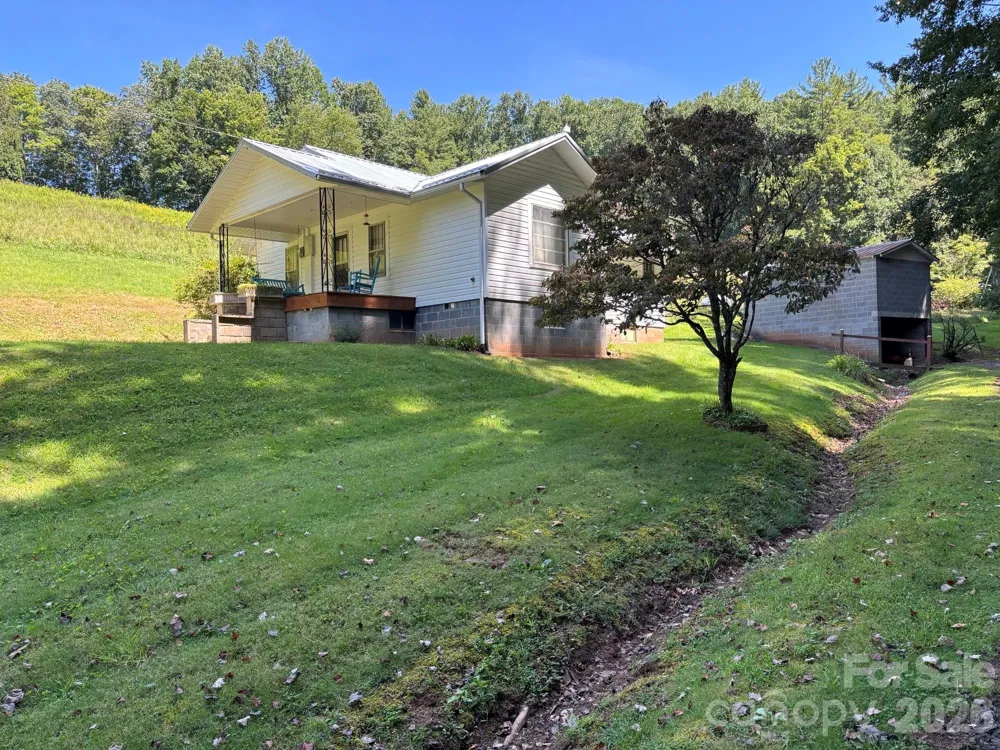 377 Sam Gouge Road Bakersville, NC 28705