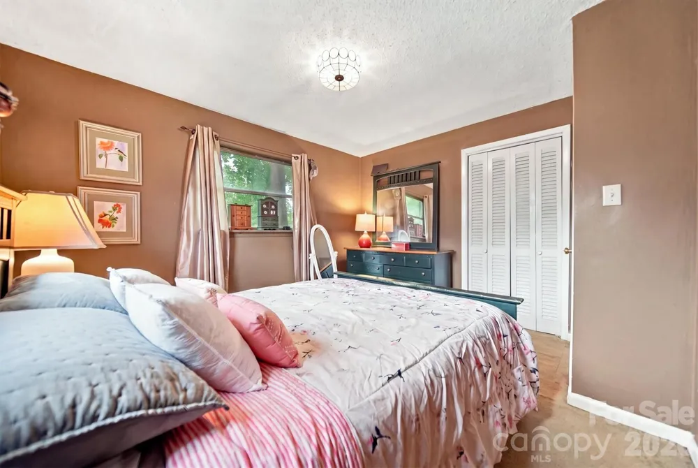 1920 30th Street NE Hickory, NC 28601