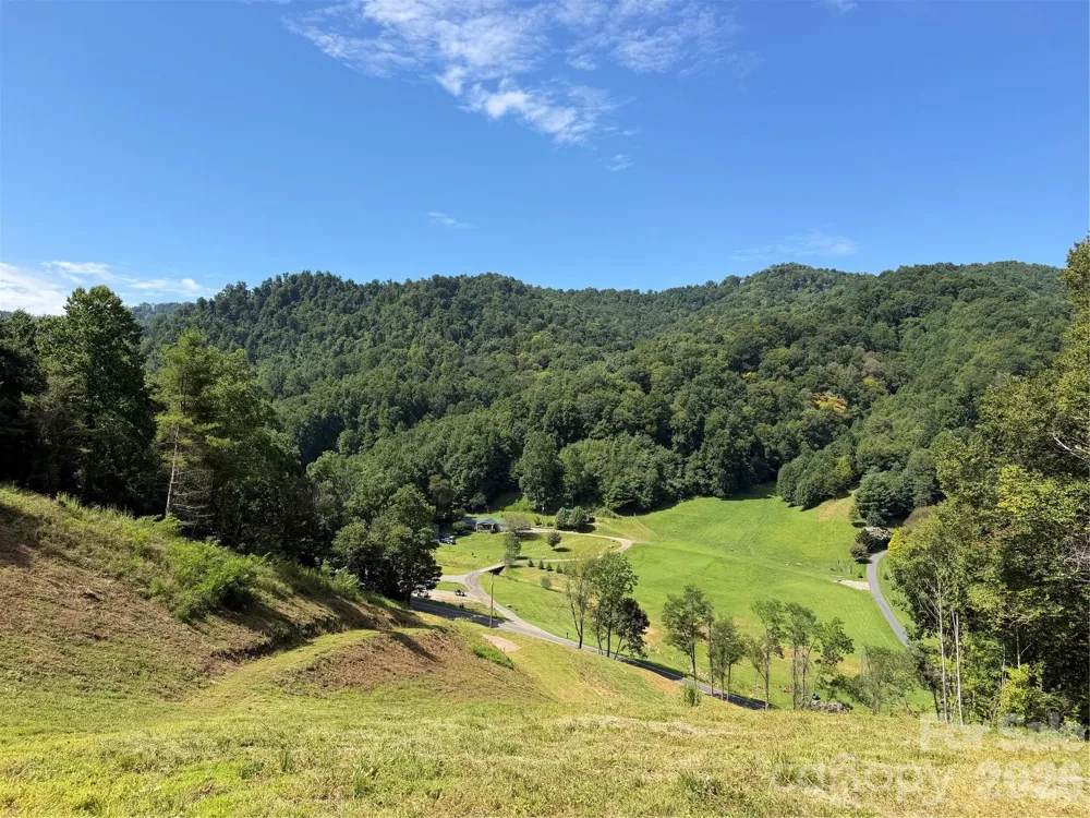 4281 Prices Creek Road Burnsville, NC 28714