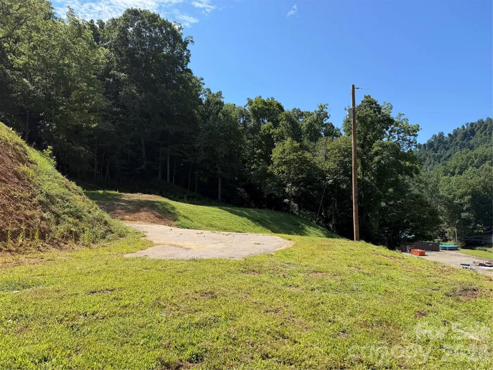 4281 Prices Creek Road Burnsville, NC 28714