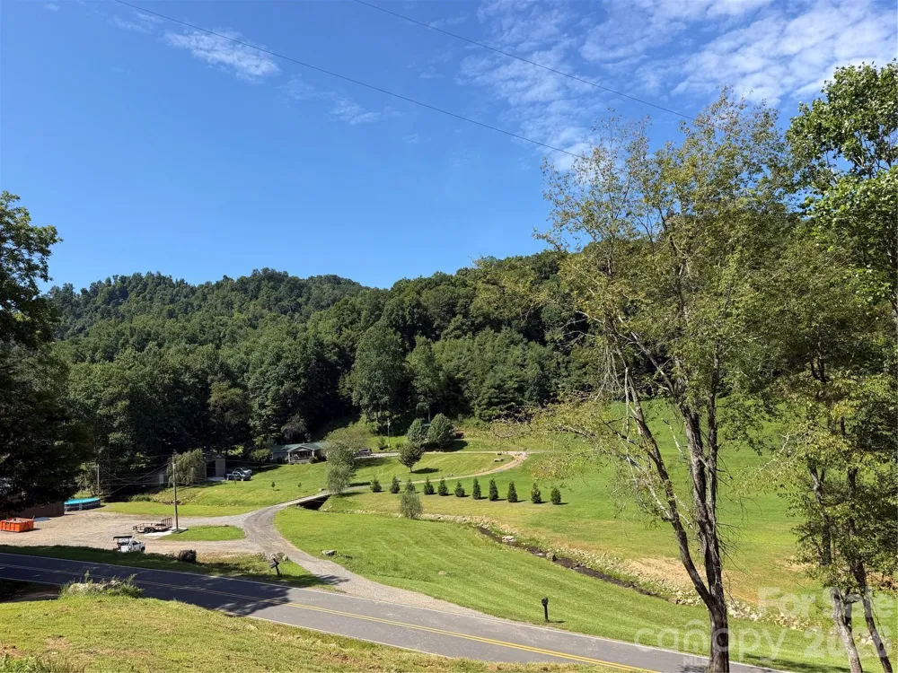 4281 Prices Creek Road Burnsville, NC 28714