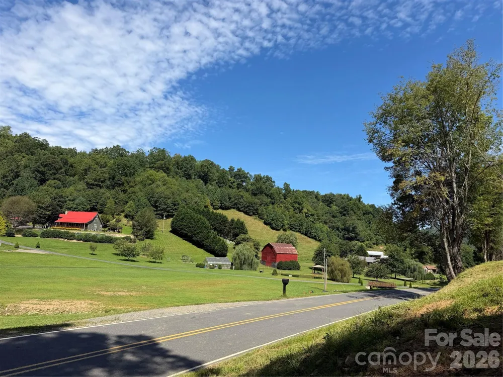 4281 Prices Creek Road Burnsville, NC 28714
