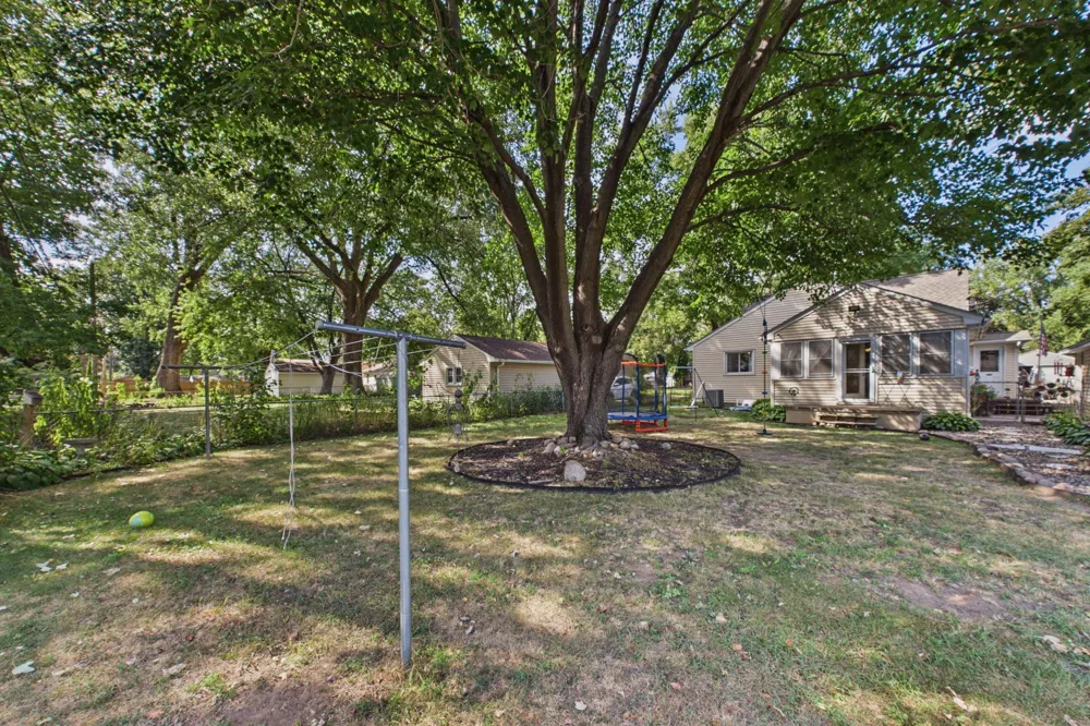1474 Burke Avenue E Maplewood, MN 55109