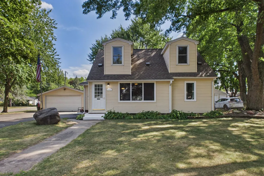 1474 Burke Avenue E Maplewood, MN 55109