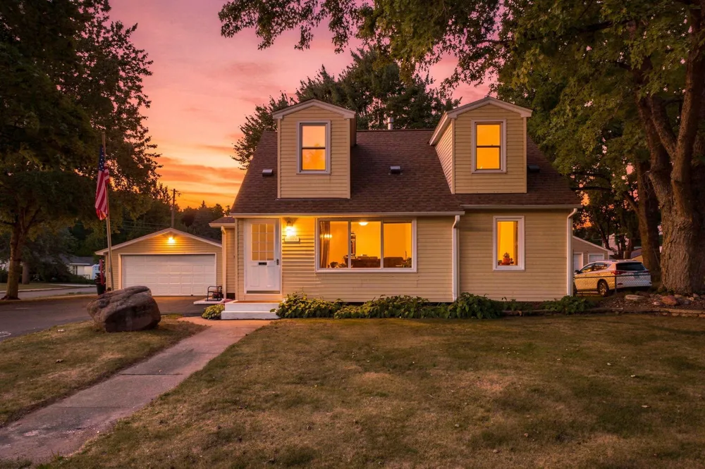 1474 Burke Avenue E Maplewood, MN 55109