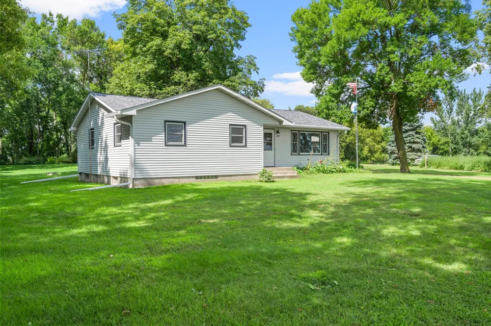 20142 State Highway 22 Gaylord, MN 55334