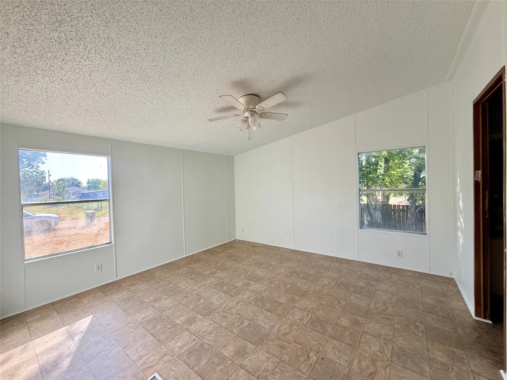 414 Avenue F Lexington, TX 78947
