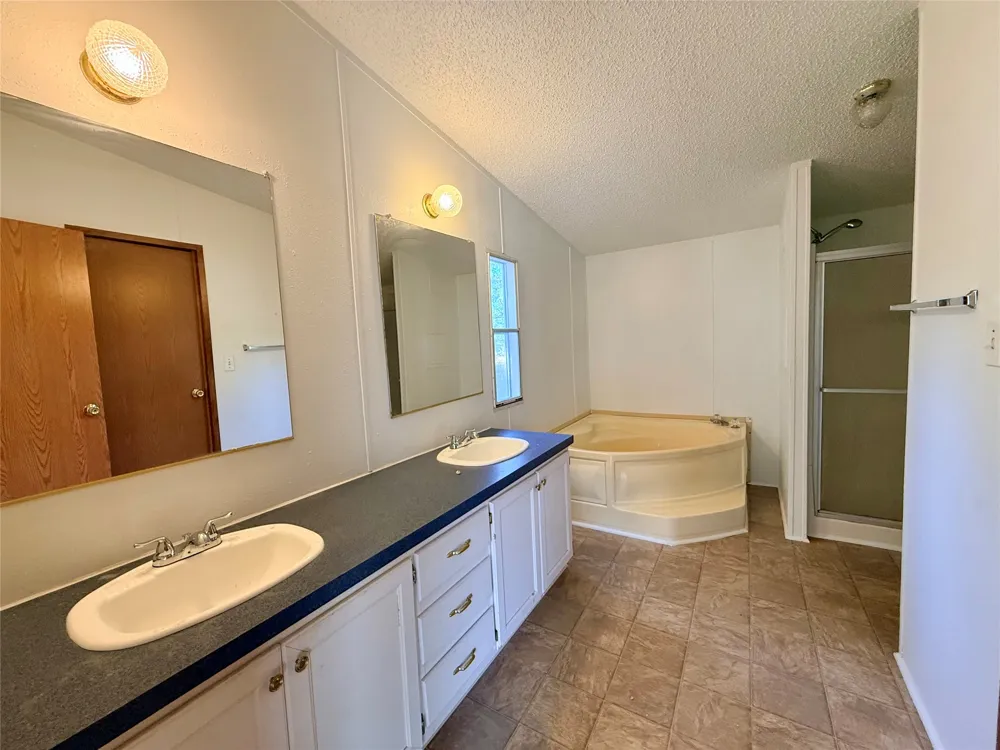 414 Avenue F Lexington, TX 78947