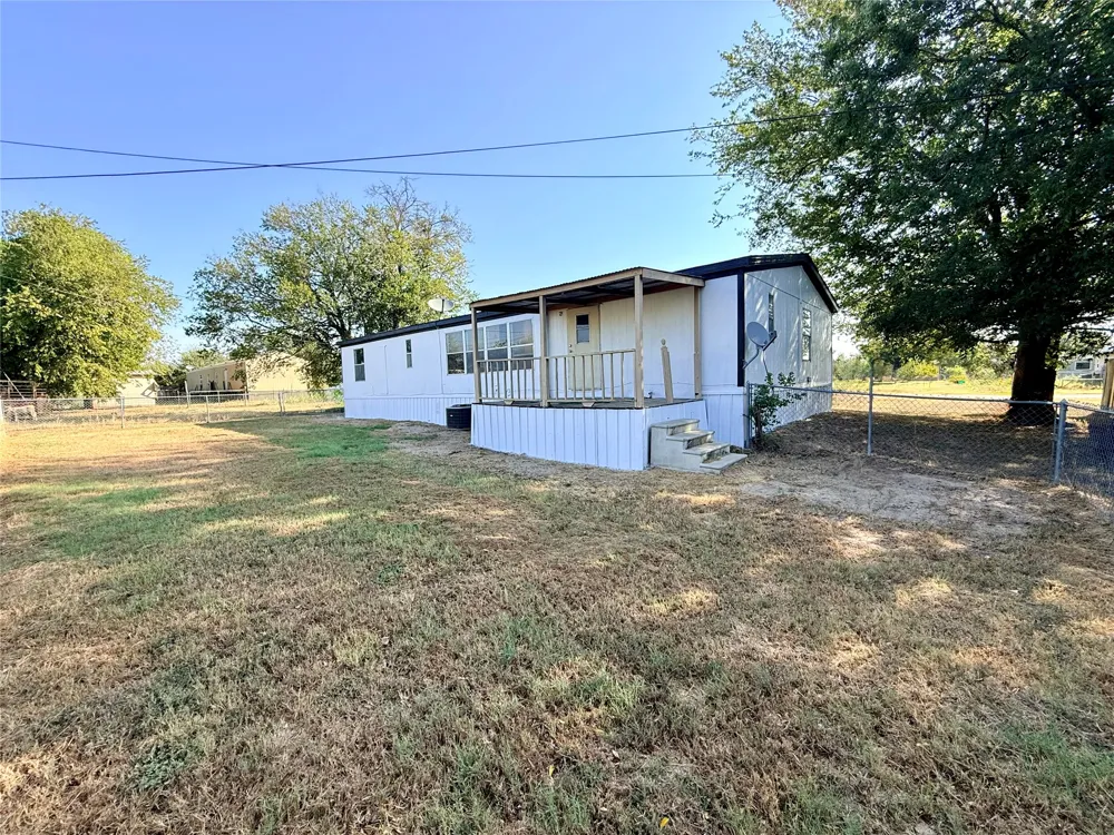 414 Avenue F Lexington, TX 78947