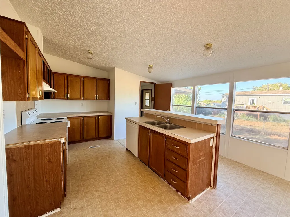 414 Avenue F Lexington, TX 78947