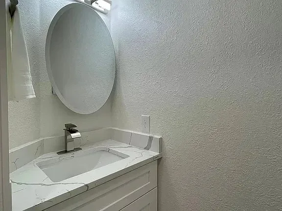 2502 Tracy Cove Leander, TX 78641