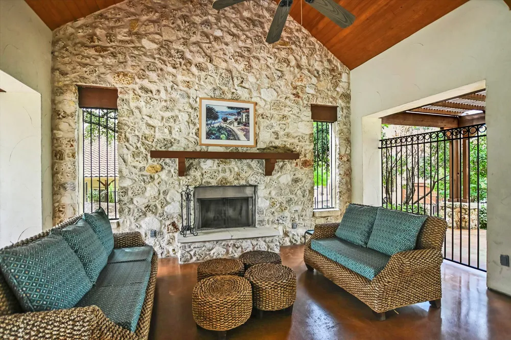 207 Enclave Circle Horseshoe Bay, TX 78657