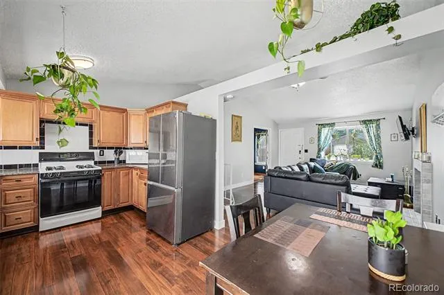 4882 S Genoa Street Centennial, CO 80015