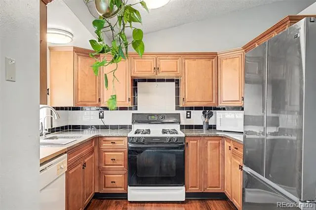 4882 S Genoa Street Centennial, CO 80015