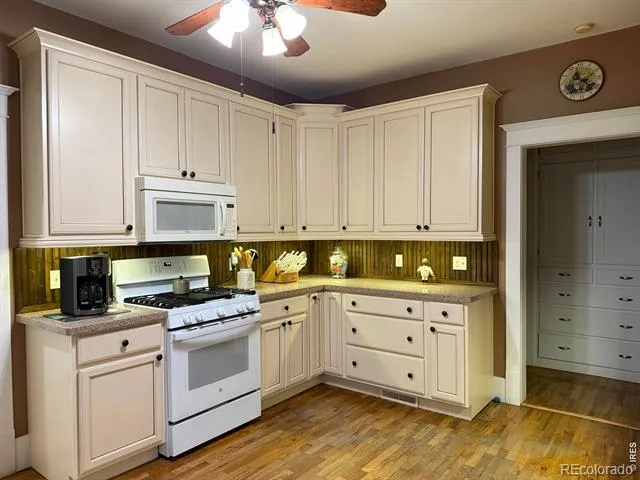 324 S Bowman Avenue Holyoke, CO 80734
