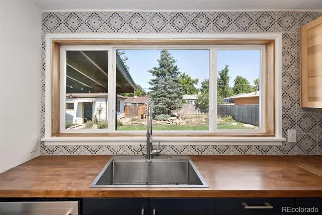 794 Galena Street Aurora, CO 80010