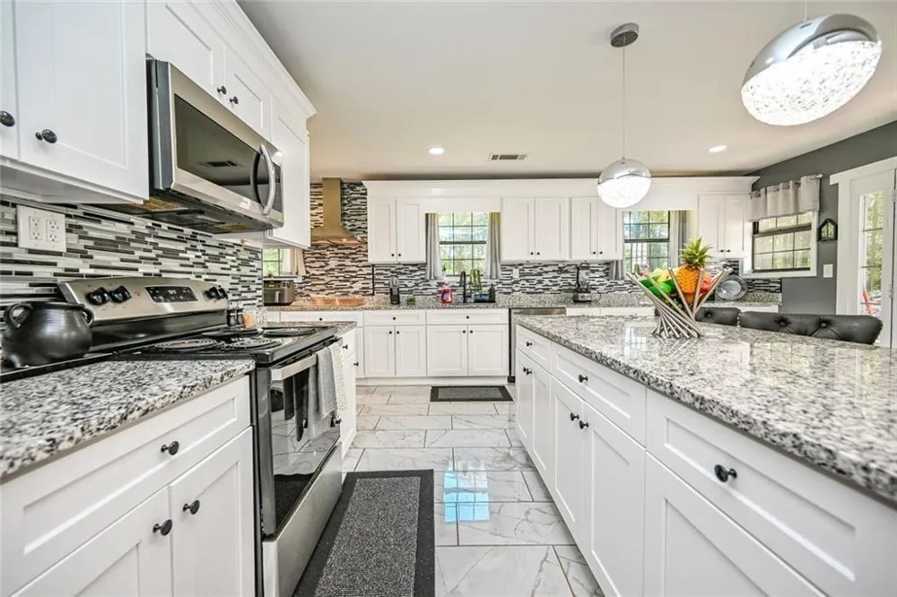 727 Tanners Bridge Circle Bethlehem, GA 30620