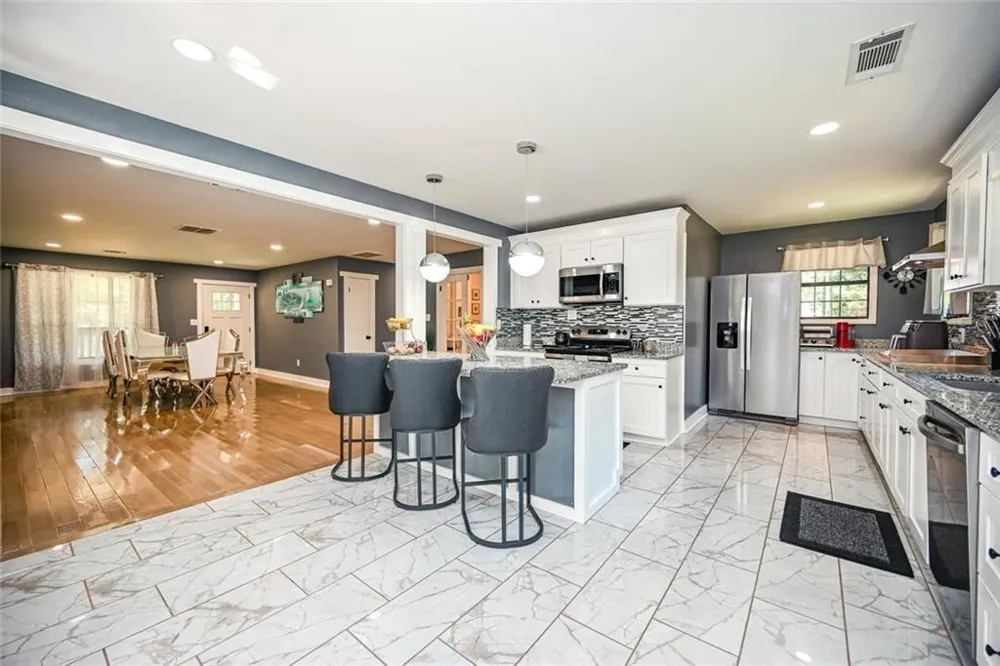 727 Tanners Bridge Circle Bethlehem, GA 30620