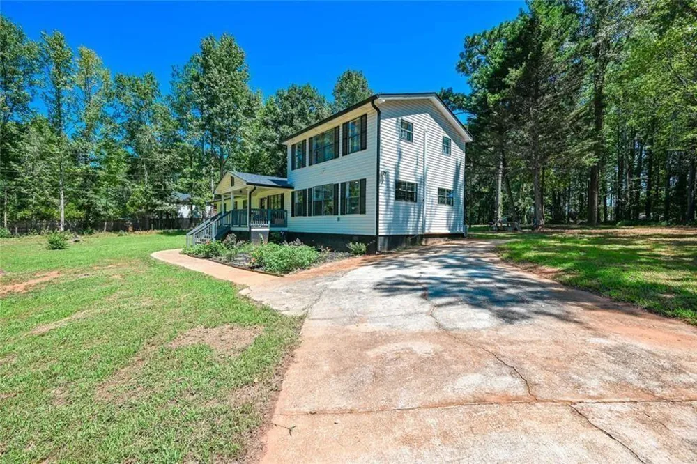 727 Tanners Bridge Circle Bethlehem, GA 30620