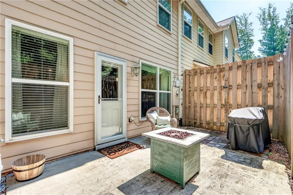 502 Hillside Trail Woodstock, GA 30188