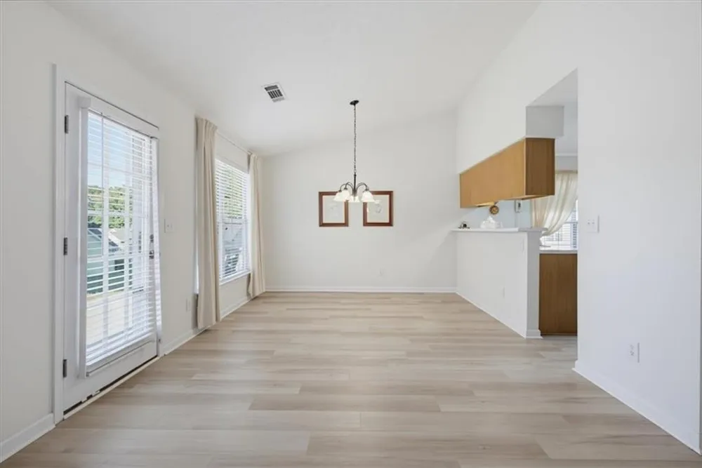 6048 Hillvale Ct Lithonia, GA 30058