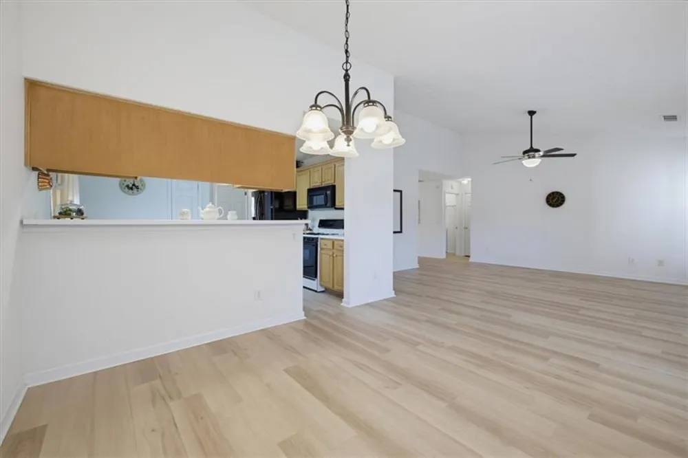 6048 Hillvale Ct Lithonia, GA 30058