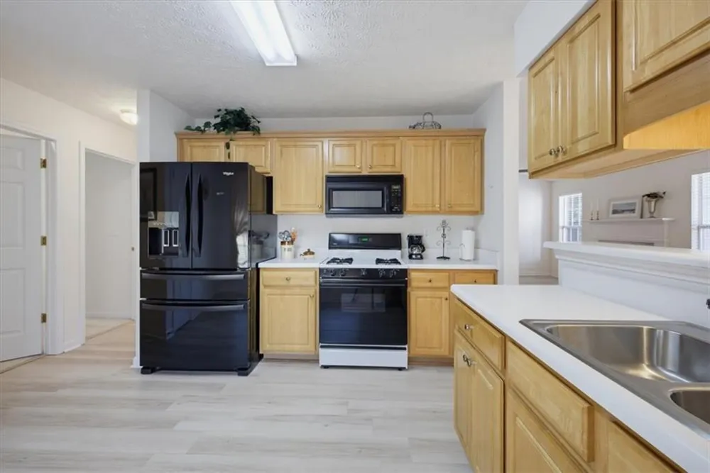 6048 Hillvale Ct Lithonia, GA 30058