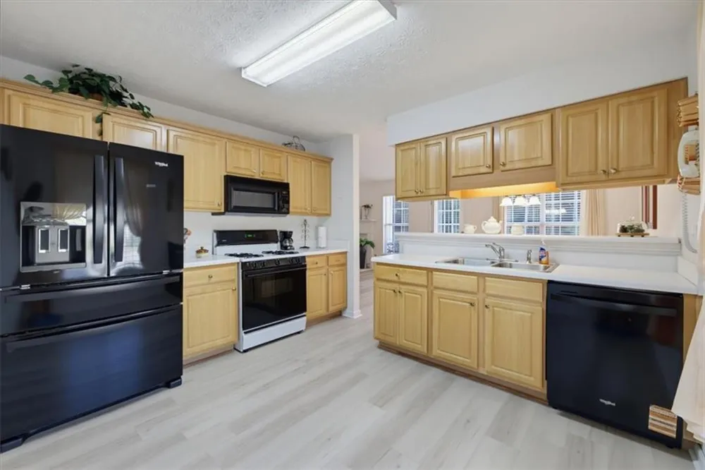 6048 Hillvale Ct Lithonia, GA 30058