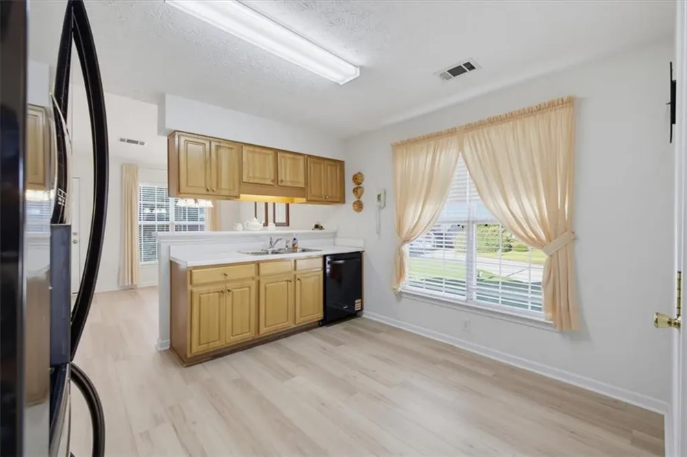 6048 Hillvale Ct Lithonia, GA 30058