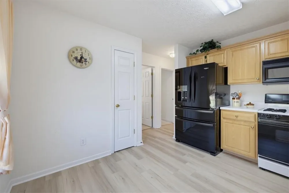 6048 Hillvale Ct Lithonia, GA 30058