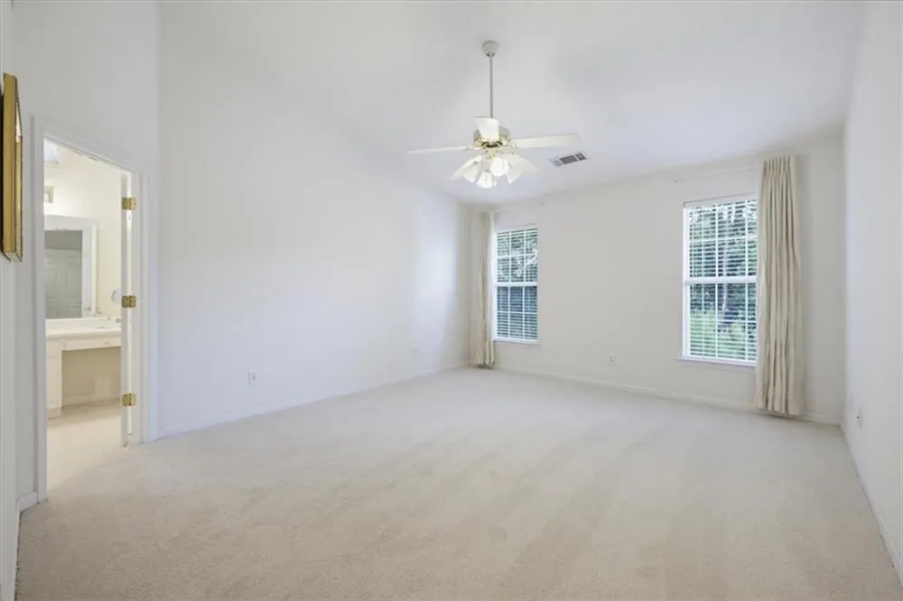 6048 Hillvale Ct Lithonia, GA 30058