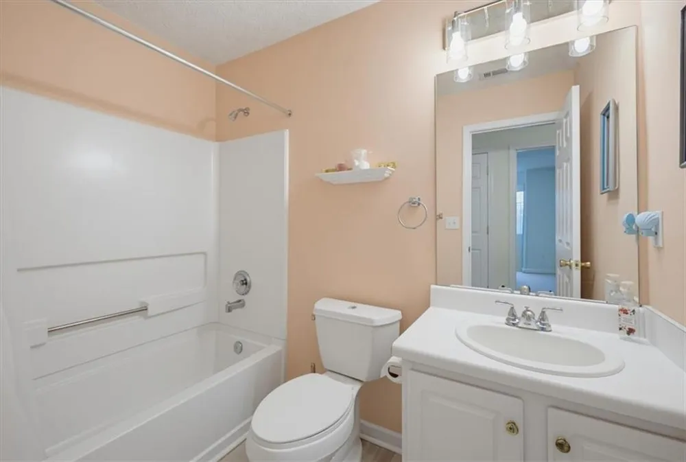 6048 Hillvale Ct Lithonia, GA 30058