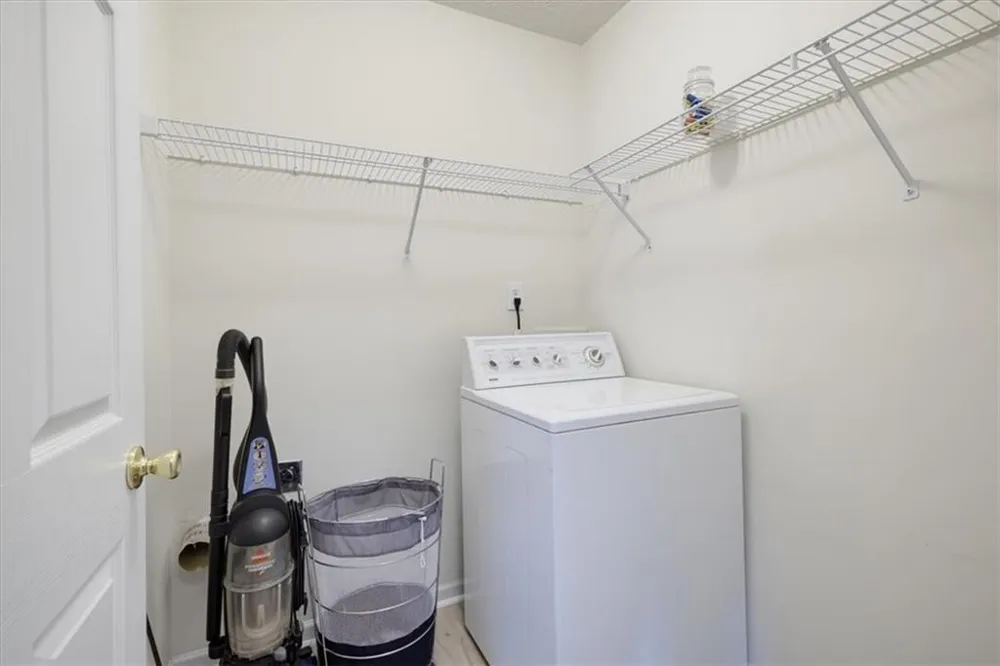 6048 Hillvale Ct Lithonia, GA 30058
