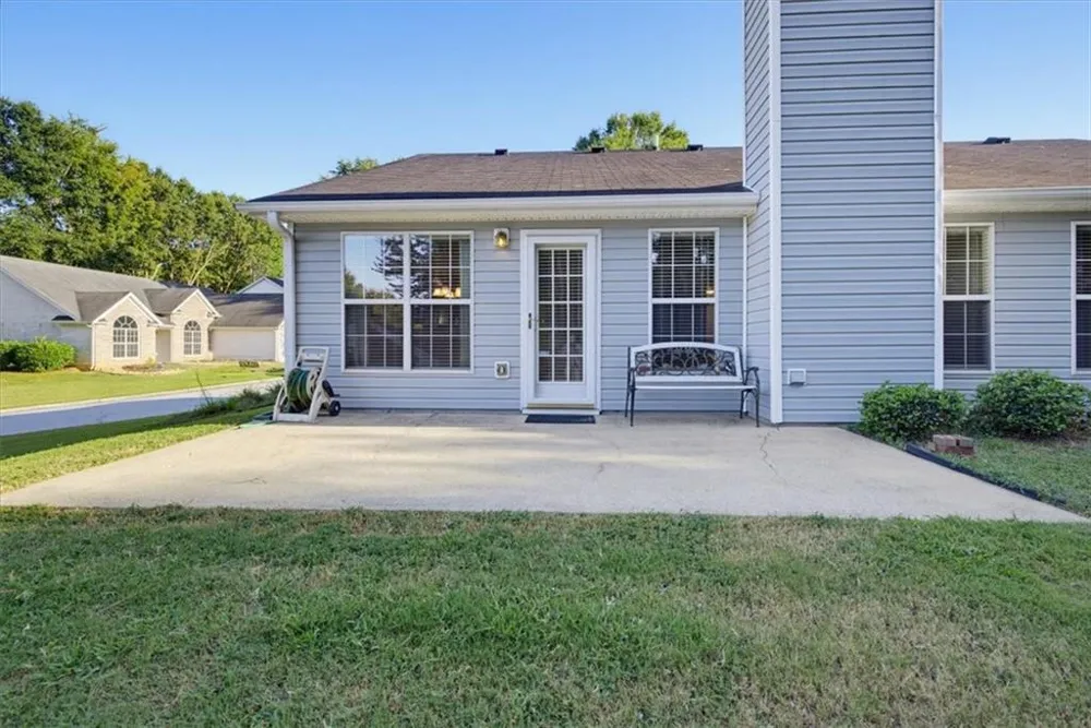 6048 Hillvale Ct Lithonia, GA 30058