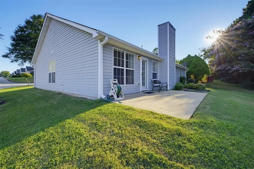 6048 Hillvale Ct Lithonia, GA 30058