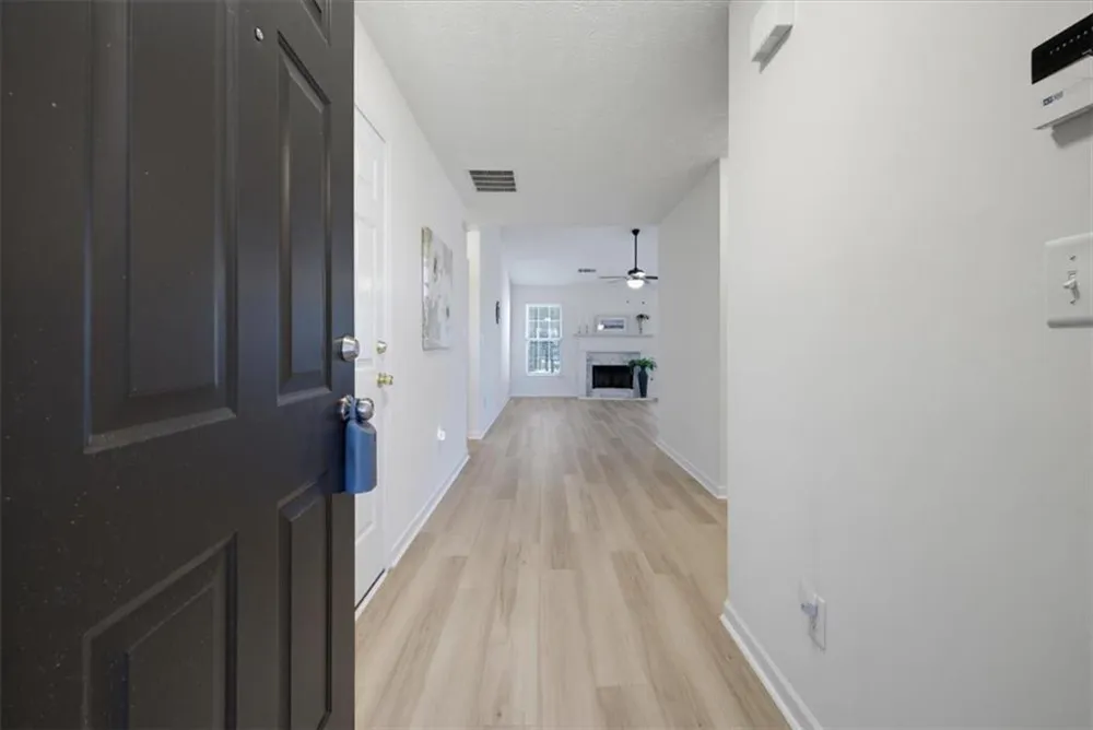 6048 Hillvale Ct Lithonia, GA 30058