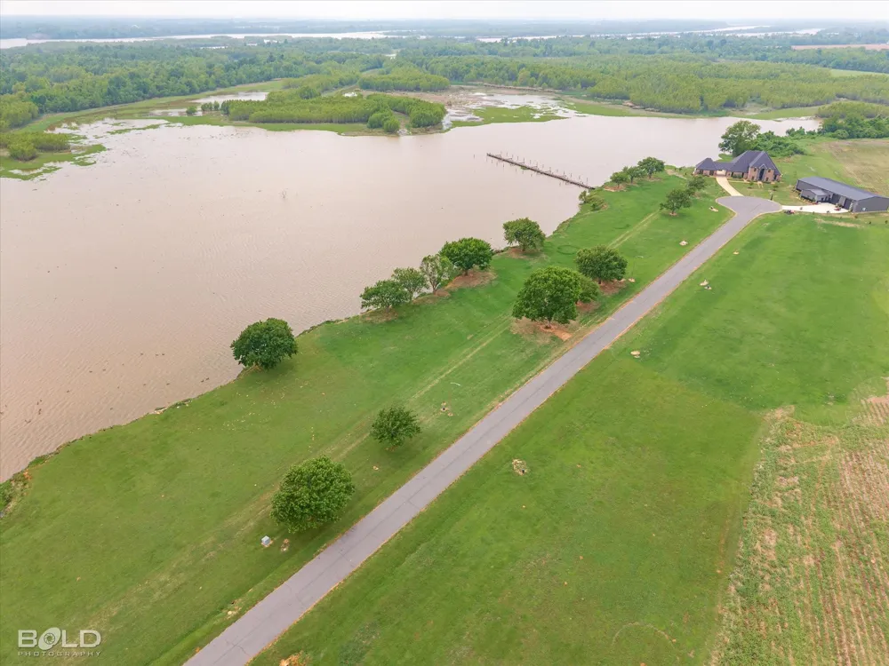 J T White Road Elm Grove, LA 71051