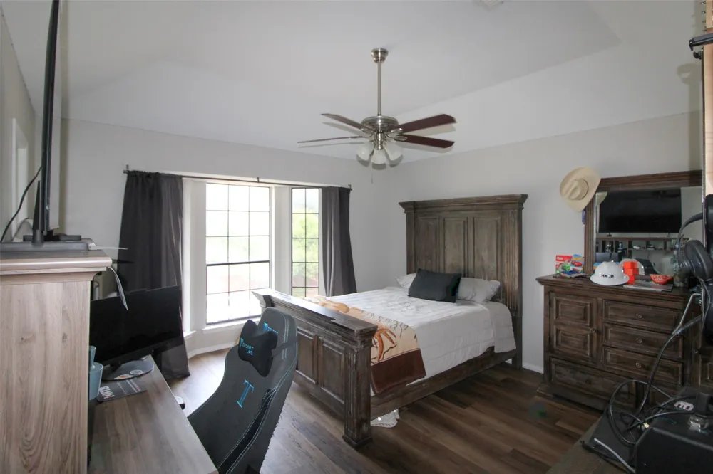 6111 Farmingdale Drive Arlington, TX 76001