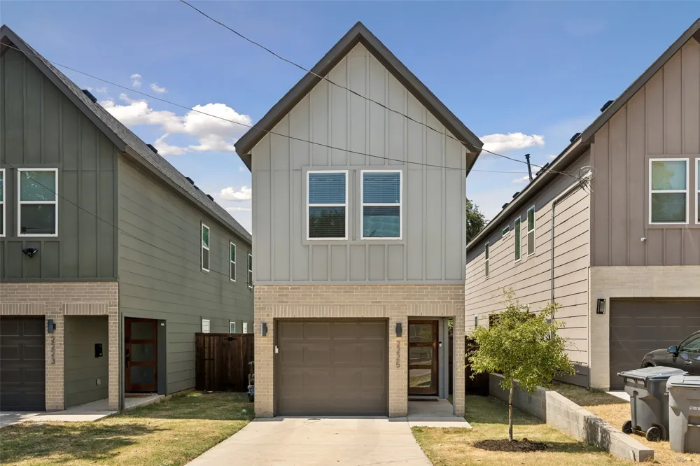 2225 Bethurum Avenue Dallas, TX 75215