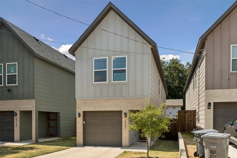 2225 Bethurum Avenue Dallas, TX 75215